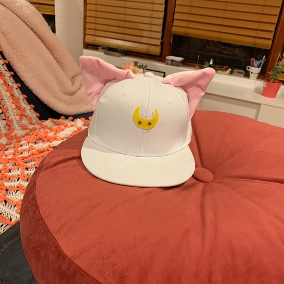 Sailor Moon Caps (Set of 2 - Black & White) - Picture 6 of 7